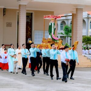 Gx. Phước Bình: Mừng lễ kính Thánh Gioan Phaolô II - Bổn mạng Giới trẻ