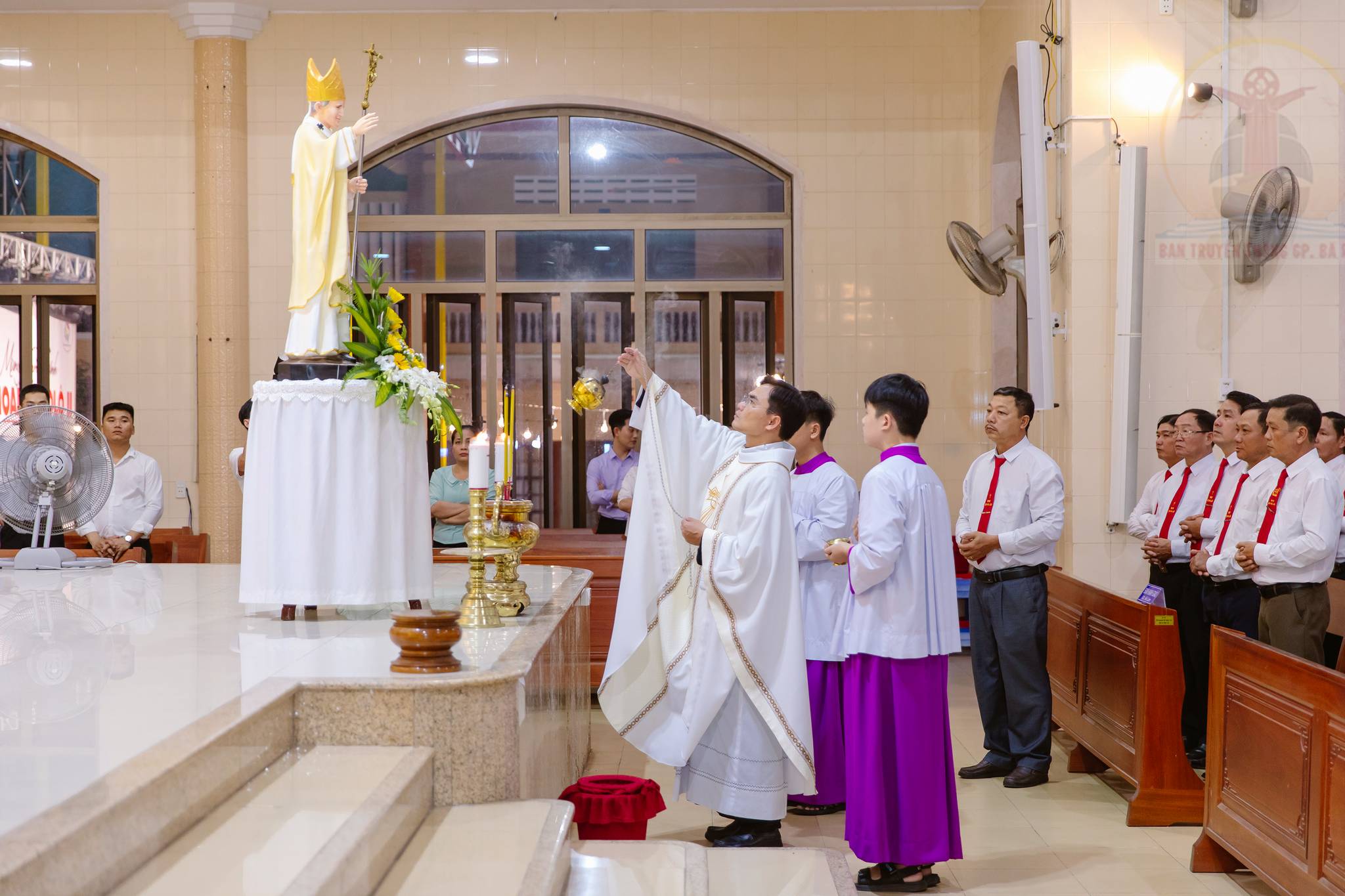 Gx. Hải Lâm: Thánh lễ mừng kính Thánh Gioan Phaolô Ii -Bổn mạng giới trẻ giáo xứ